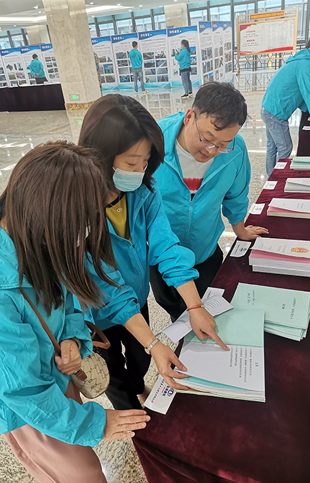 xiao 認(rèn)真學(xué)習(xí)、翻閱新《安全法》15.jpg